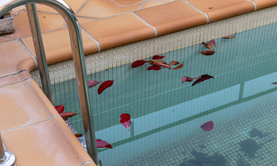 Chiusura piscina: come prepararla all'inverno in 5 passaggi